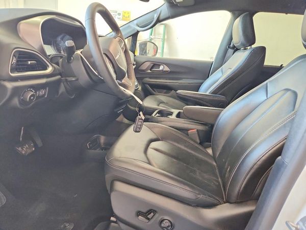 2025 CHRYSLER PACIFICA Select — DENT