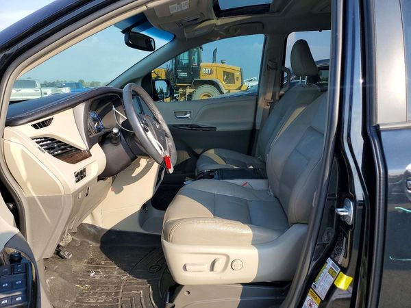 2016 TOYOTA SIENNA
