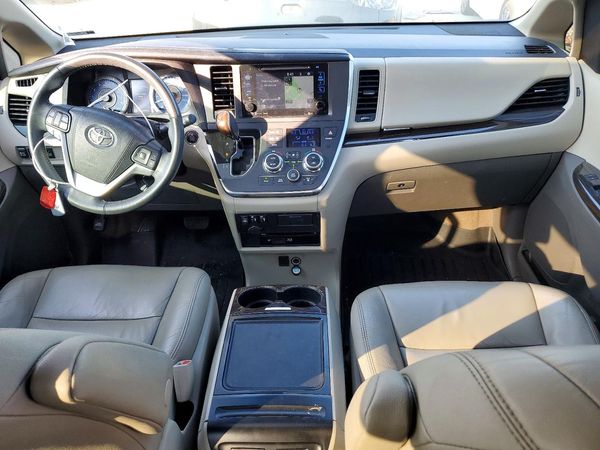 2016 TOYOTA SIENNA
