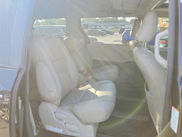 2016 TOYOTA SIENNA