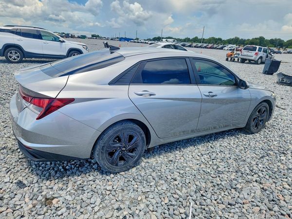 2022 HYUNDAI ELANTRA
