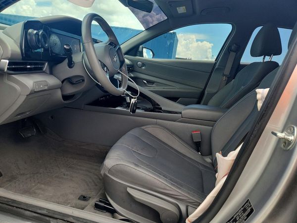 2022 HYUNDAI ELANTRA