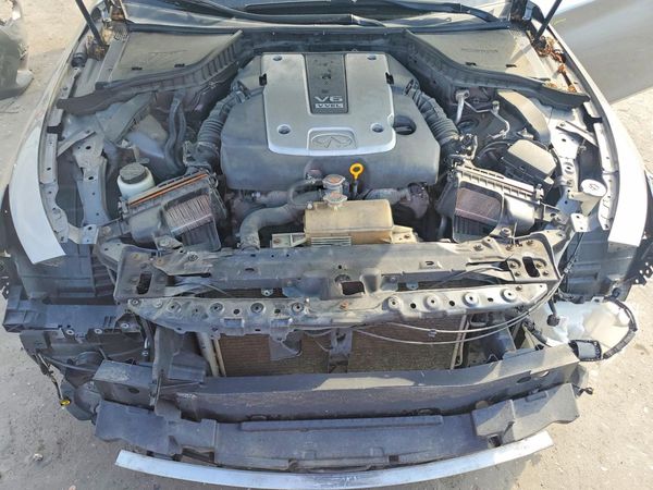 2014 INFINITI Q50 — Engine bay