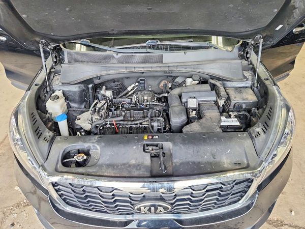 2020 KIA SORENTO L, LX, S — Engine bay