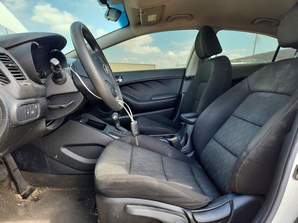 2016 KIA FORTE GL (Middle-Low Grade)