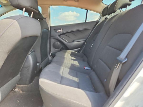 2016 KIA FORTE GL (Middle-Low Grade)
