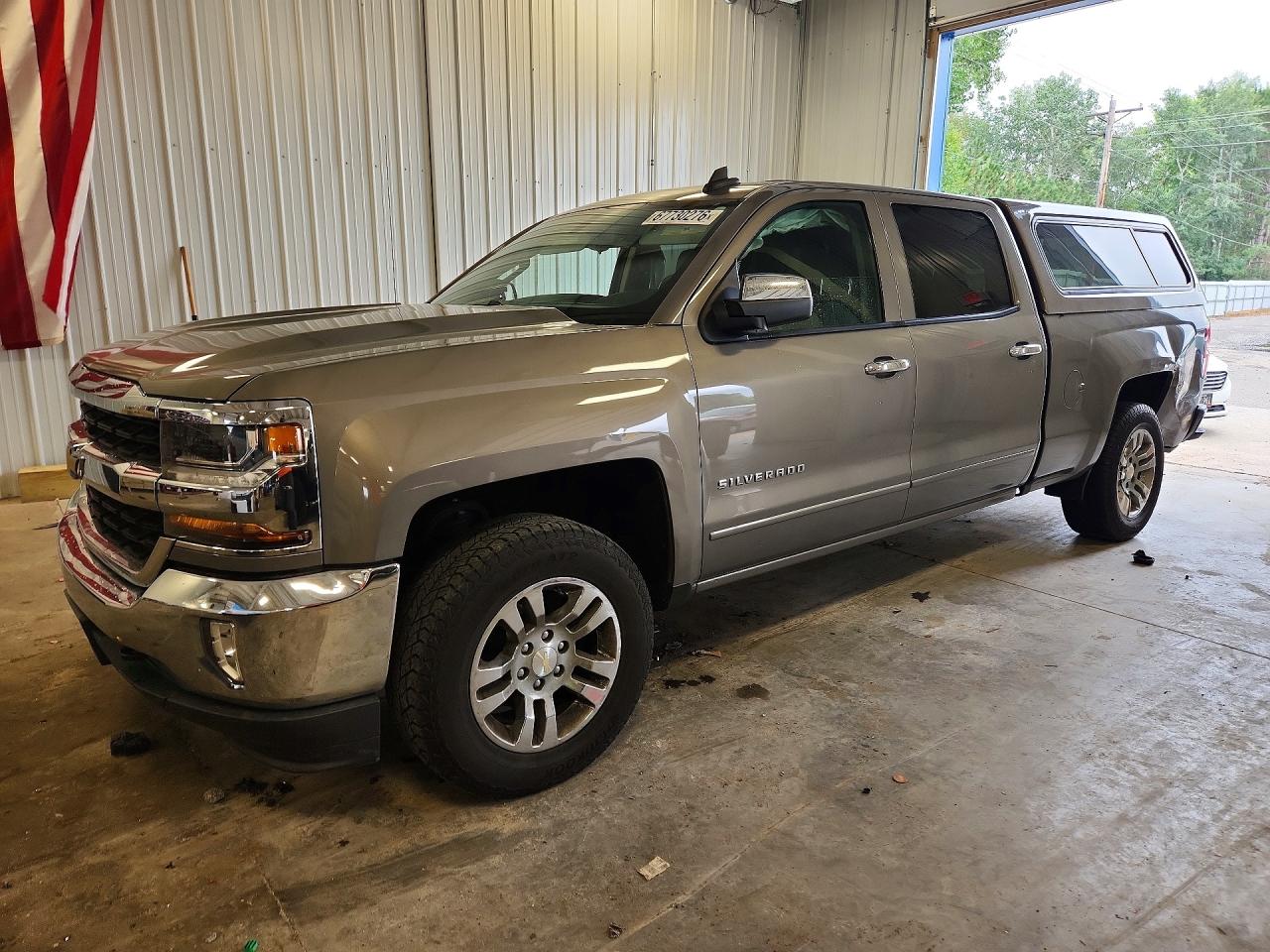 2017 CHEVROLET SILVERADO LT — Front 3/4