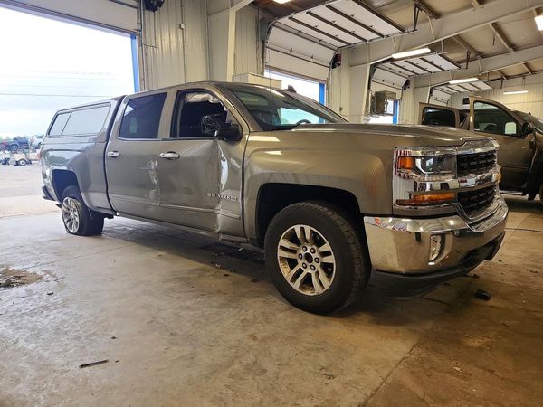 2017 CHEVROLET SILVERADO LT — Passenger 3/4