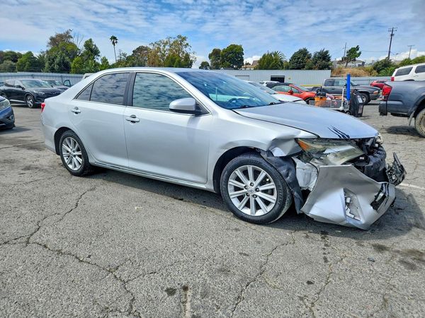 2014 TOYOTA CAMRY — Passenger 3/4