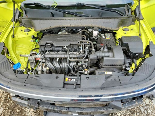 2024 HYUNDAI KONA SE — Engine bay