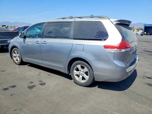 2014 TOYOTA SIENNA