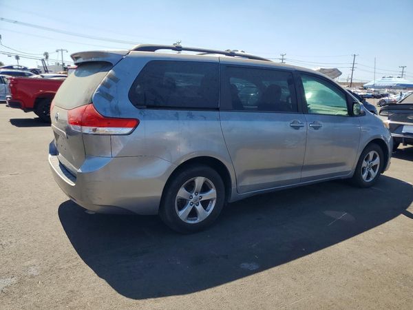 2014 TOYOTA SIENNA