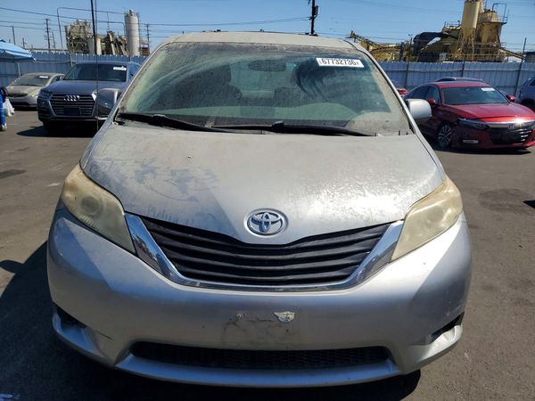 2014 TOYOTA SIENNA