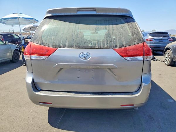 2014 TOYOTA SIENNA