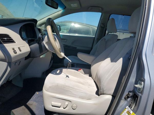 2014 TOYOTA SIENNA