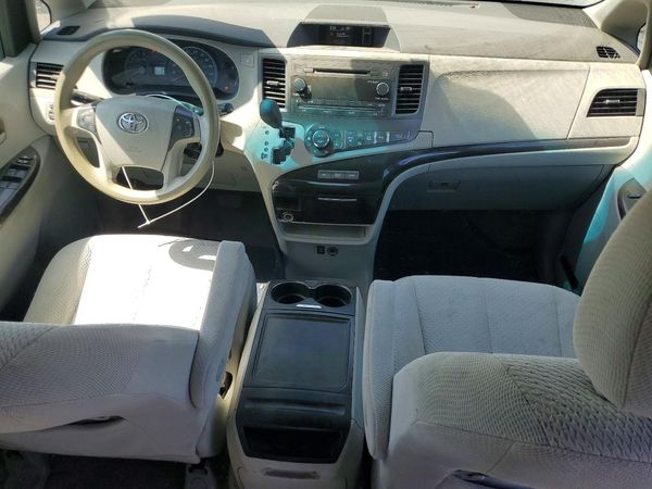 2014 TOYOTA SIENNA