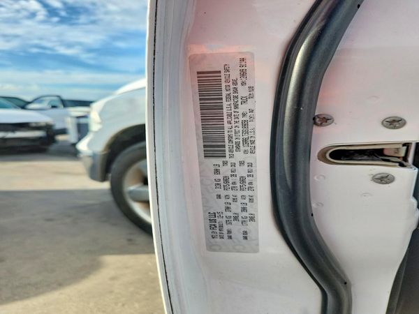 2016 RAM 1500 SLT — VINS