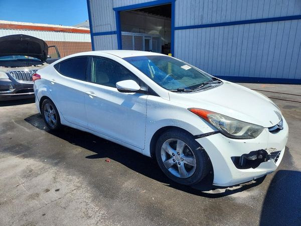 2013 HYUNDAI ELANTRA