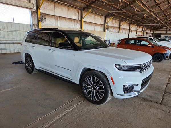 2023 JEEP GRAND CHEROKEE Summit, Summit Reserve — Passenger 3/4