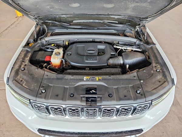 2023 JEEP GRAND CHEROKEE Summit, Summit Reserve — Engine bay