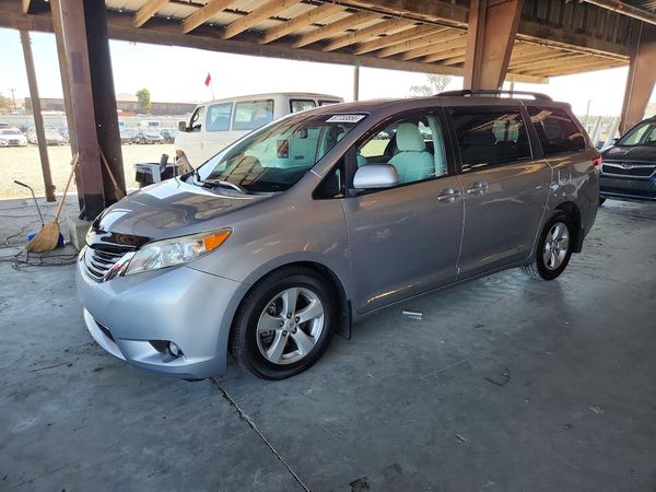 2014 TOYOTA SIENNA — DSFA — Front 3/4