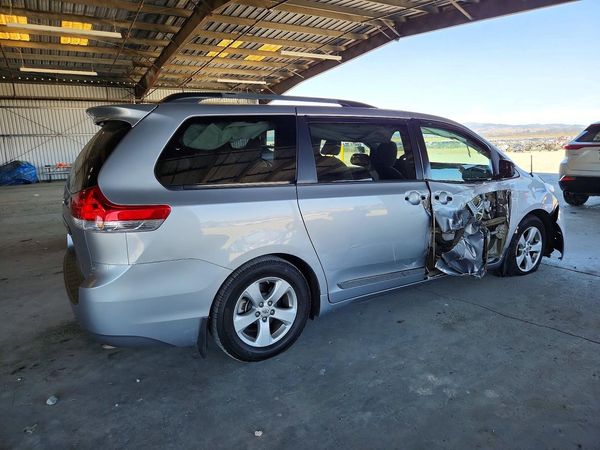 2014 TOYOTA SIENNA — PSRA
