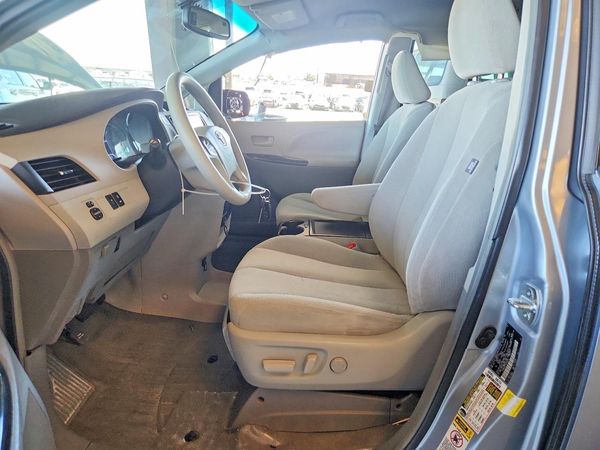 2014 TOYOTA SIENNA — DENT