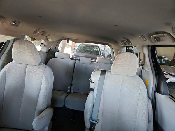 2014 TOYOTA SIENNA — SUVN