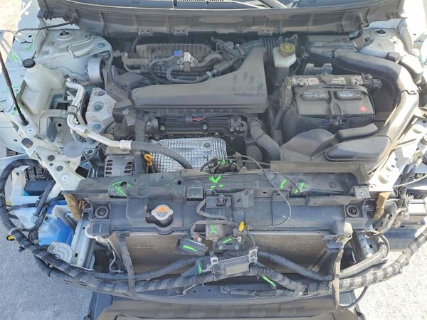 2019 NISSAN ROGUE — Engine bay