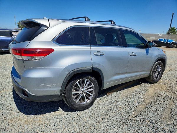 2017 TOYOTA HIGHLANDER SE/XLE