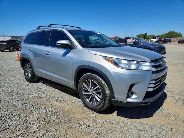 2017 TOYOTA HIGHLANDER SE/XLE
