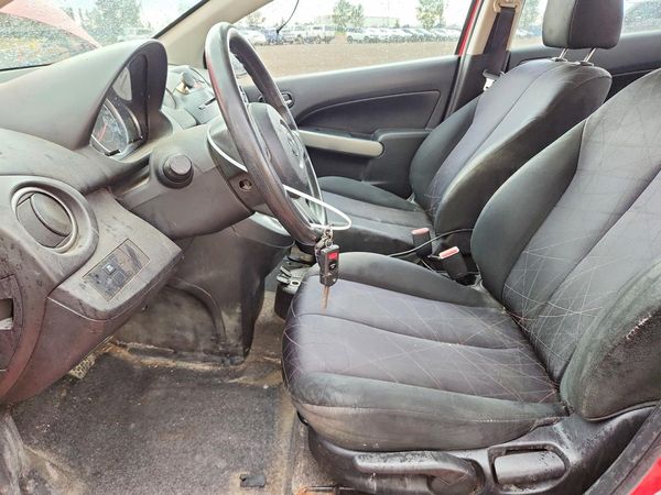 2013 MAZDA MAZDA2