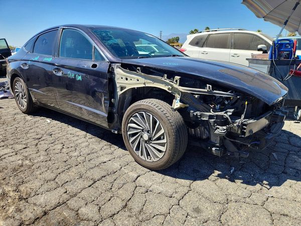 2023 HYUNDAI SONATA Limited — Passenger 3/4