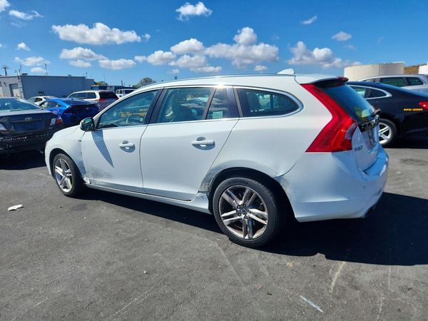 2015 VOLVO V60 Platinum (non R design) — DSRA