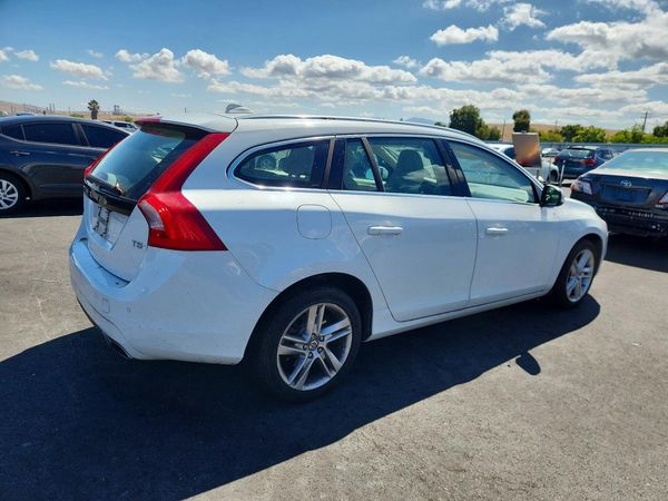 2015 VOLVO V60 Platinum (non R design) — PSRA