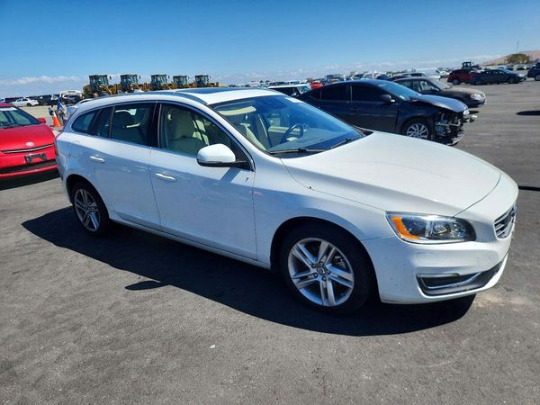 2015 VOLVO V60 Platinum (non R design) — Passenger 3/4