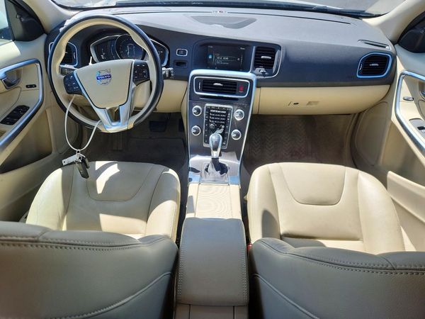 2015 VOLVO V60 Platinum (non R design) — CKPT