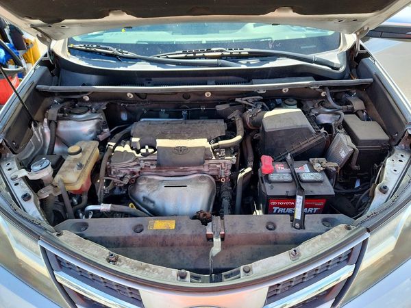 2015 TOYOTA RAV4 Limited (G Grade) — Engine bay