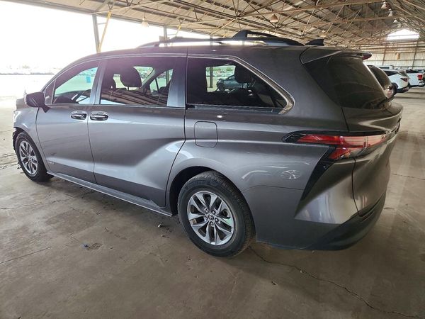 2021 TOYOTA SIENNA LE