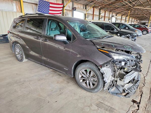 2021 TOYOTA SIENNA LE