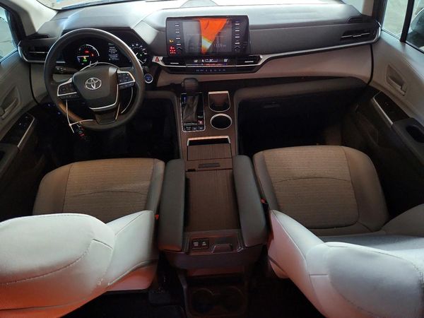 2021 TOYOTA SIENNA LE
