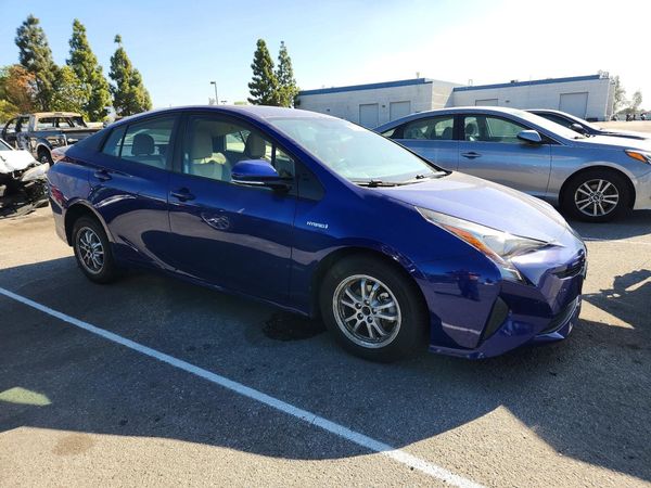 2016 TOYOTA PRIUS