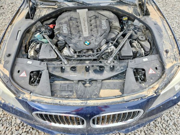 2014 BMW 7 SERIES — Engine bay