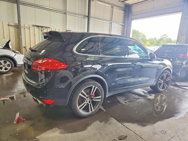 2014 PORSCHE CAYENNE Turbo
