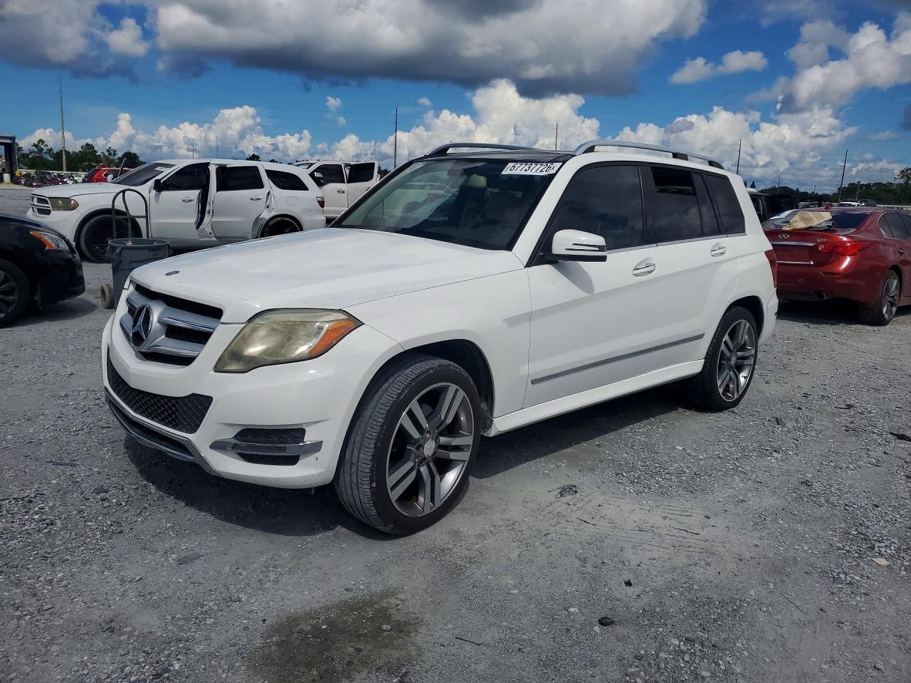 2014 MERCEDES-BENZ GLK GLK350 — Front 3/4