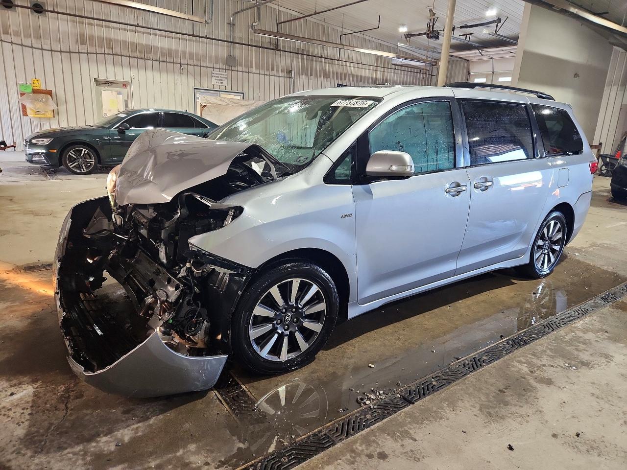 2018 TOYOTA SIENNA