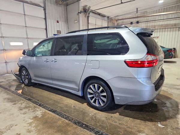 2018 TOYOTA SIENNA