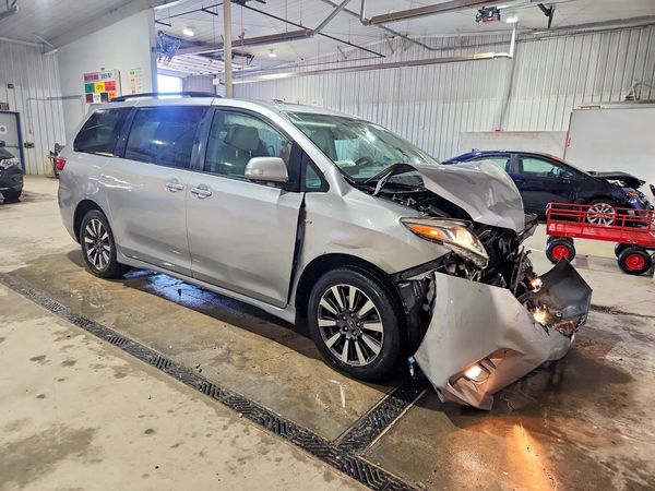 2018 TOYOTA SIENNA