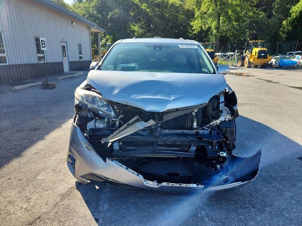 2018 TOYOTA SIENNA