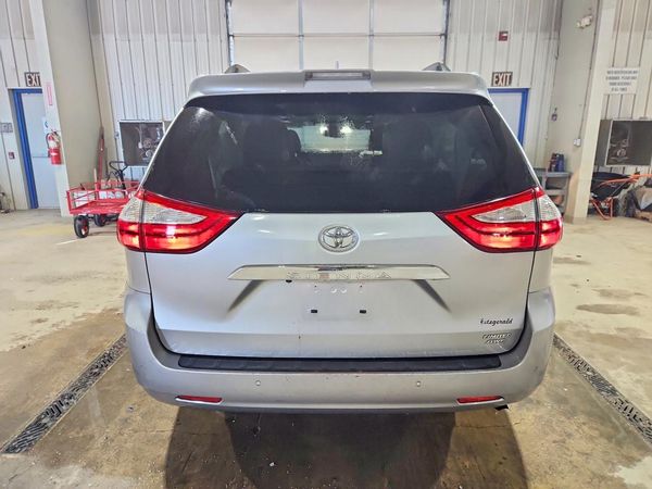 2018 TOYOTA SIENNA